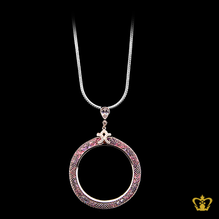 Exquisite-round-pendant-embellish-with-crystal-diamond-elegant-gift-for-her