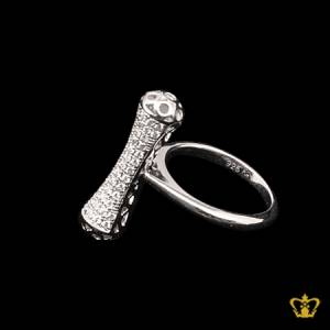 Modish-elegant-ring-inlaid-with-clear-crystal-alluring-gift-for-her