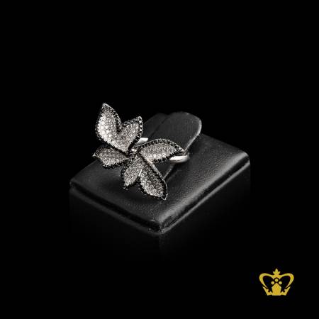 Lovely-flower-ring-inlaid-with-clear-and-black-crystal-alluring-gift-for-her