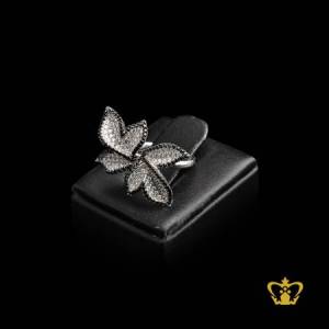 Lovely-flower-ring-inlaid-with-clear-and-black-crystal-alluring-gift-for-her