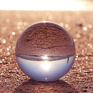 Refraction-photography-with-Crystal-Clear-Lens-Ball-Creative-Gift-Sphere-Photo-Prop-50-MM-