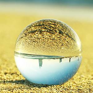 Refraction-photography-with-Crystal-Clear-Lens-Ball-Creative-Gift-Sphere-Photo-Prop-40-MM-