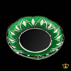 Lovely-green-crystal-decorative-centerplate-with-gleaming-luminous-pattern