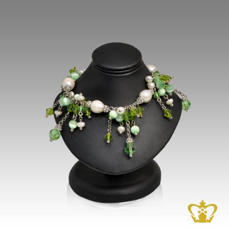 Pearl-bracelet-embellished-with-sparkling-crystal-stone