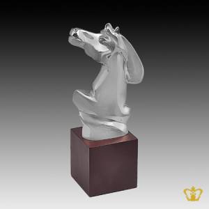 SILVER-RESIN-HORSE-W-WOODEN-BASE-13X7-5I