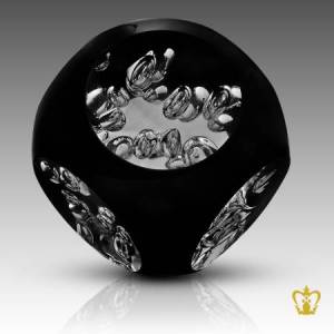 Black-and-clear-rounded-crystal-potpourri-with-sparkling-bubbles